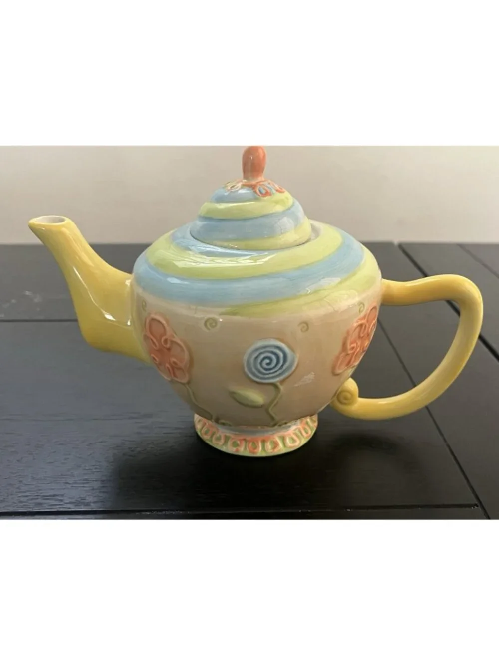 Oneida Country Bouquet Ceramic Teapot Multicolor Floral Raised Design Pastel 6in